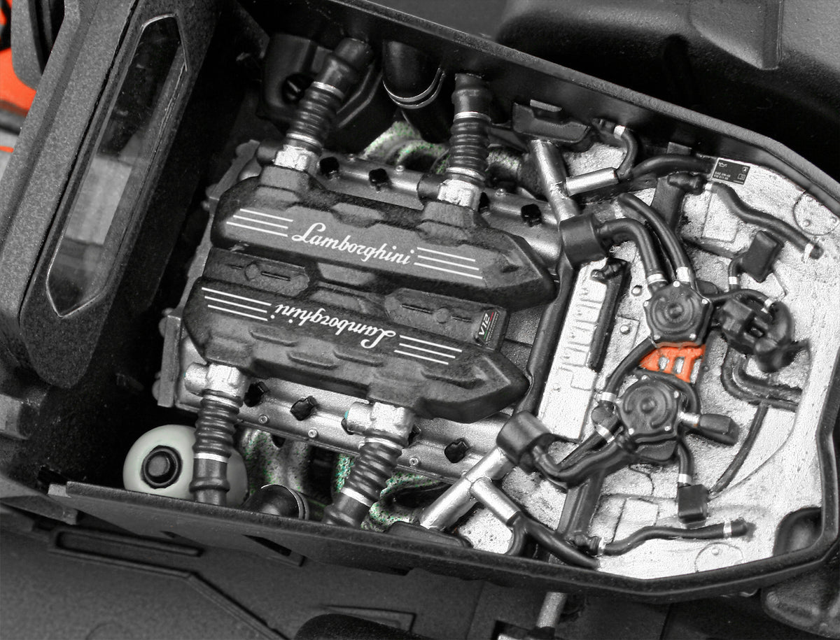 V12-Hybrid mit beweglichen Teilen, Motorhaube zu öffnen.