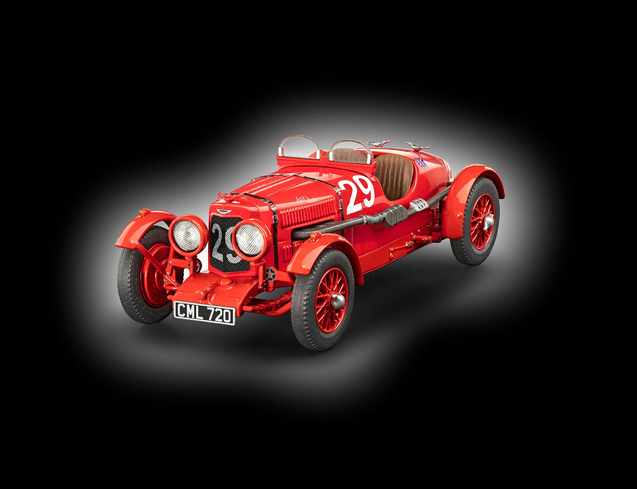 Aston Martin Ulster 1:32: British racing legend for experts